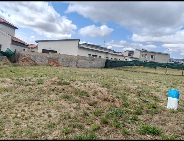 LAND FOR SALE IN WOODHILL ESTATE
